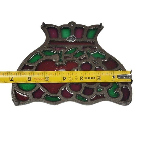 VINTAGE FRUIT BASKET CAST IRON TRIVET JAPAN STAINED GLASS LAMPSHADE APPLE GRAPES - Picture 3 of 5